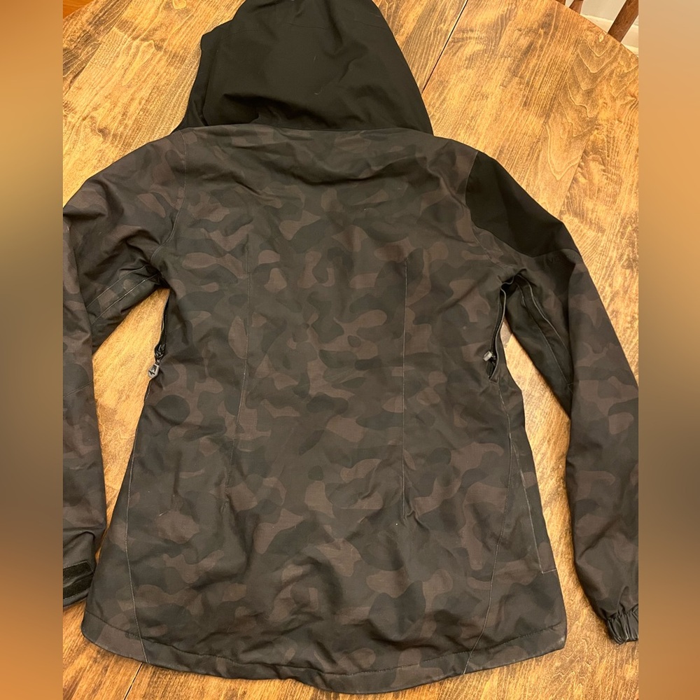 Volcom Snowboarding/Ski Jacket - Picture 4 of 4